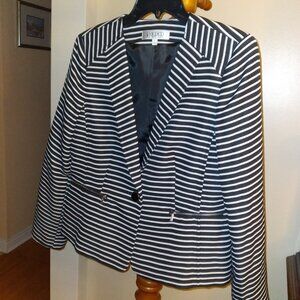 Elegant Classy Jacket, Famous Kasper, Size -8